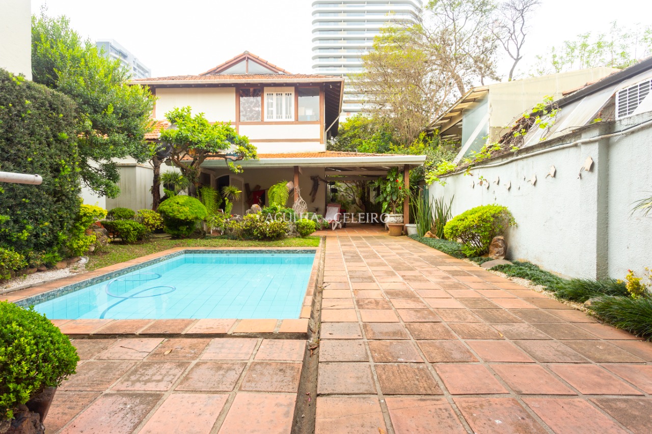 Casa com 04 dormitórios, Edícula e Piscina à venda no Jardim Paulistano – 10056