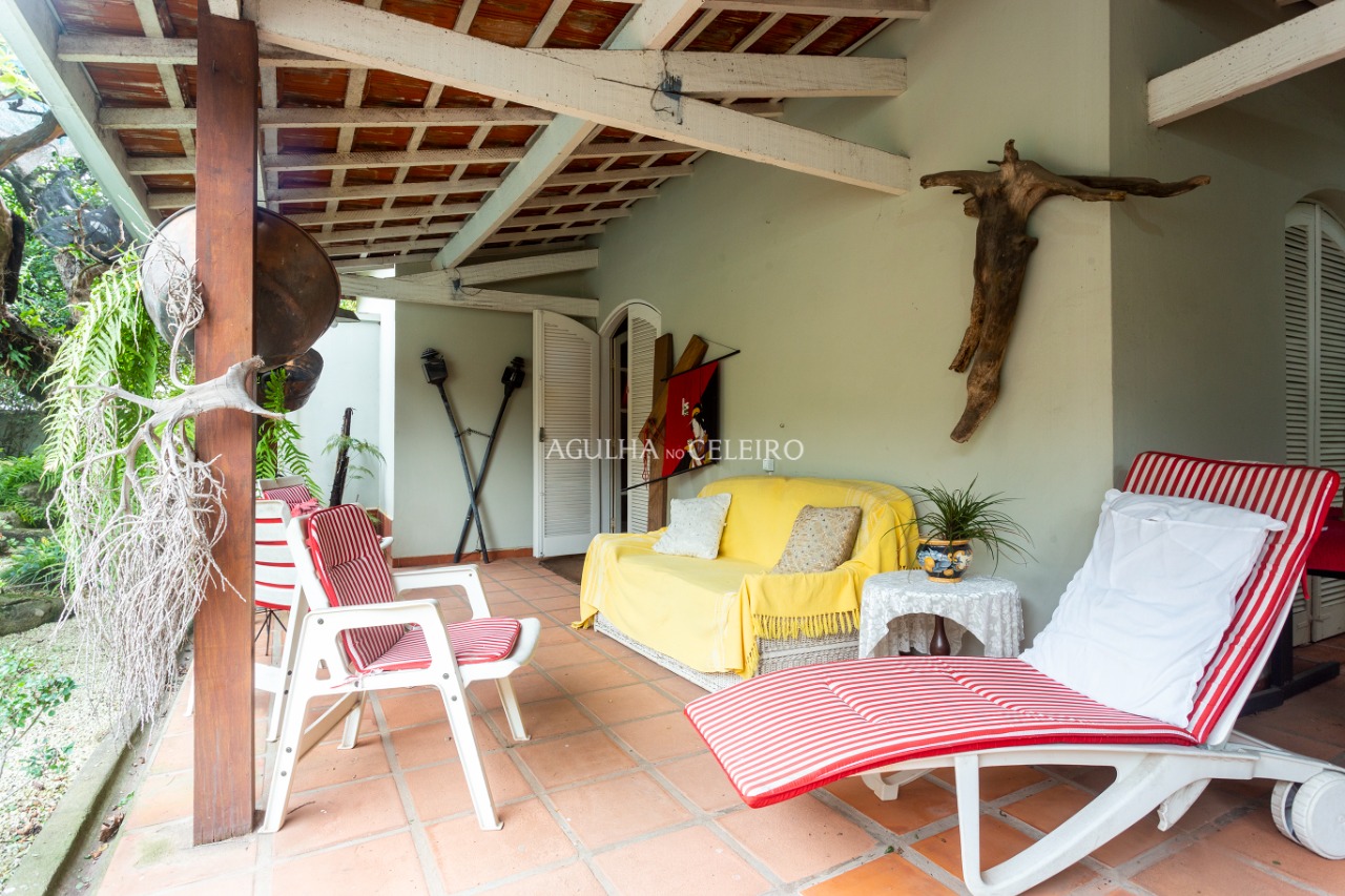 Casa com 04 dormitórios, Edícula e Piscina à venda no Jardim Paulistano – 10056