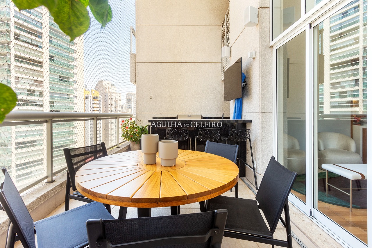 Apartamento lindo com pé no parque à venda na Vila Nova Conceição. – AP8404