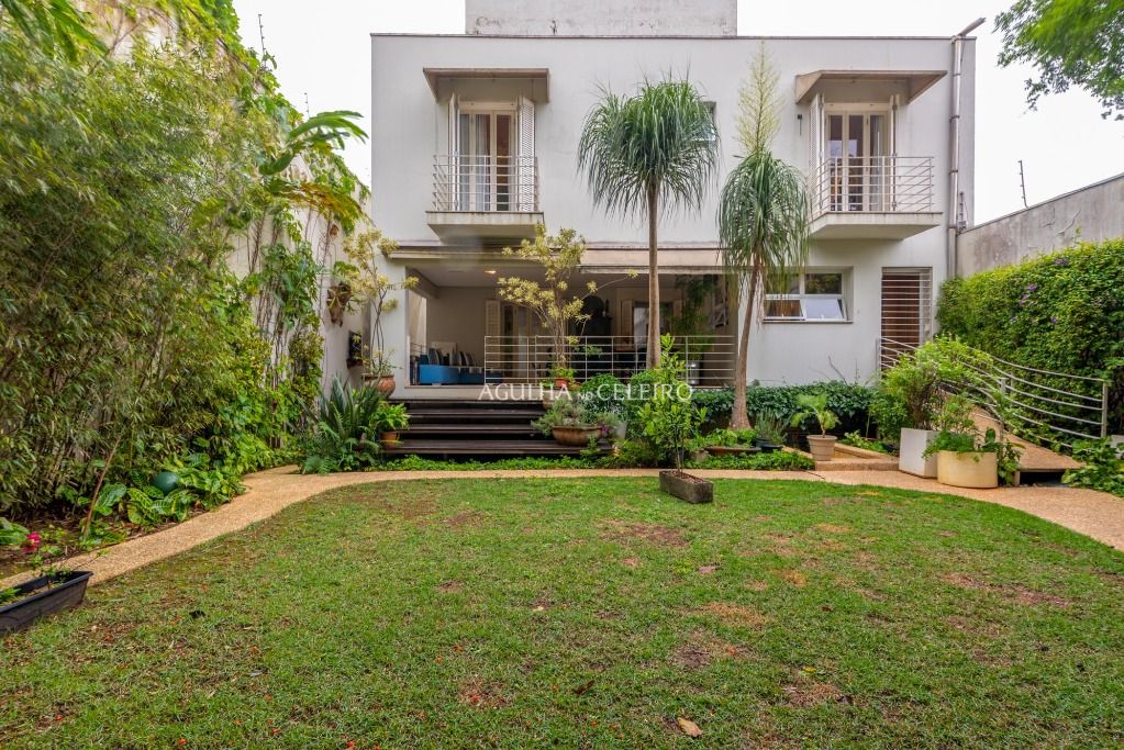 Casa fantástica na melhor localização da Vila Nova Conceição. – CA1173