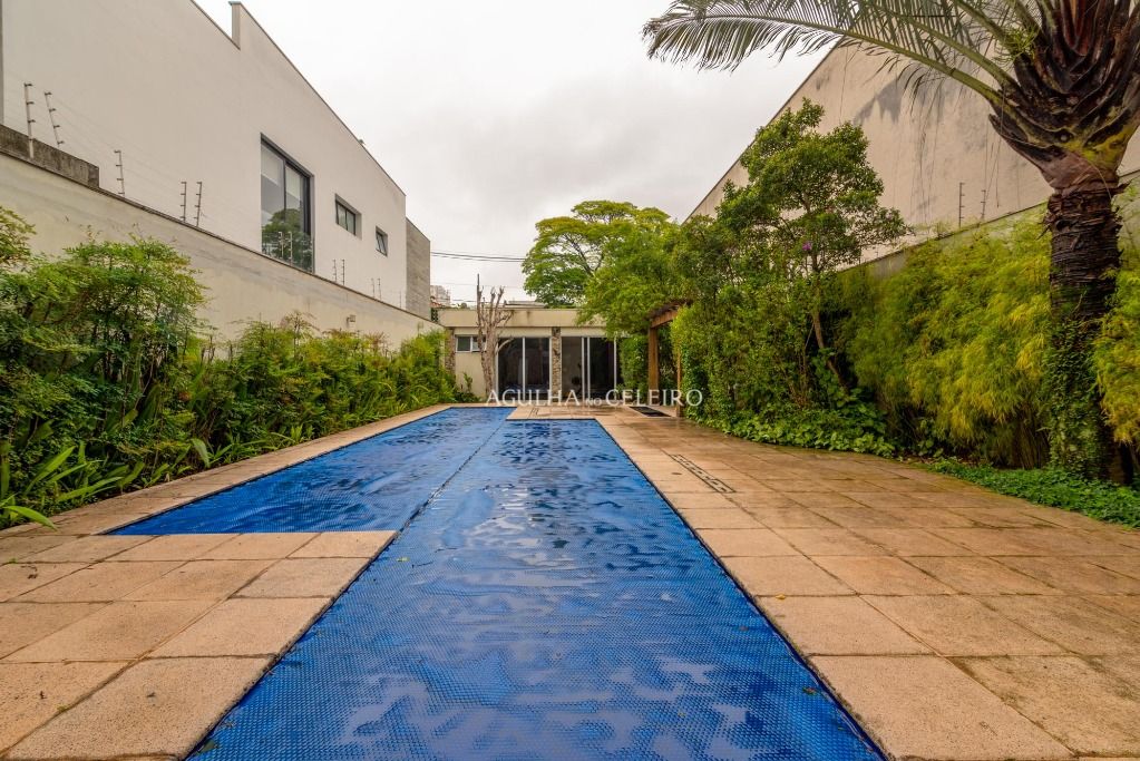 Casa fantástica na melhor localização da Vila Nova Conceição. – CA1173