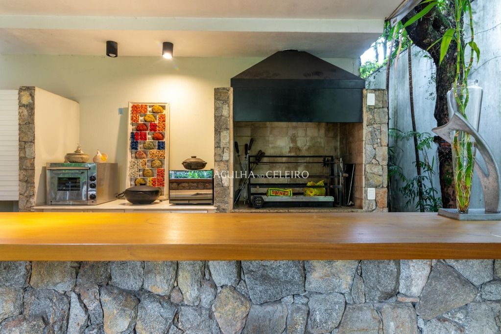 Casa fantástica na melhor localização da Vila Nova Conceição. – CA1173