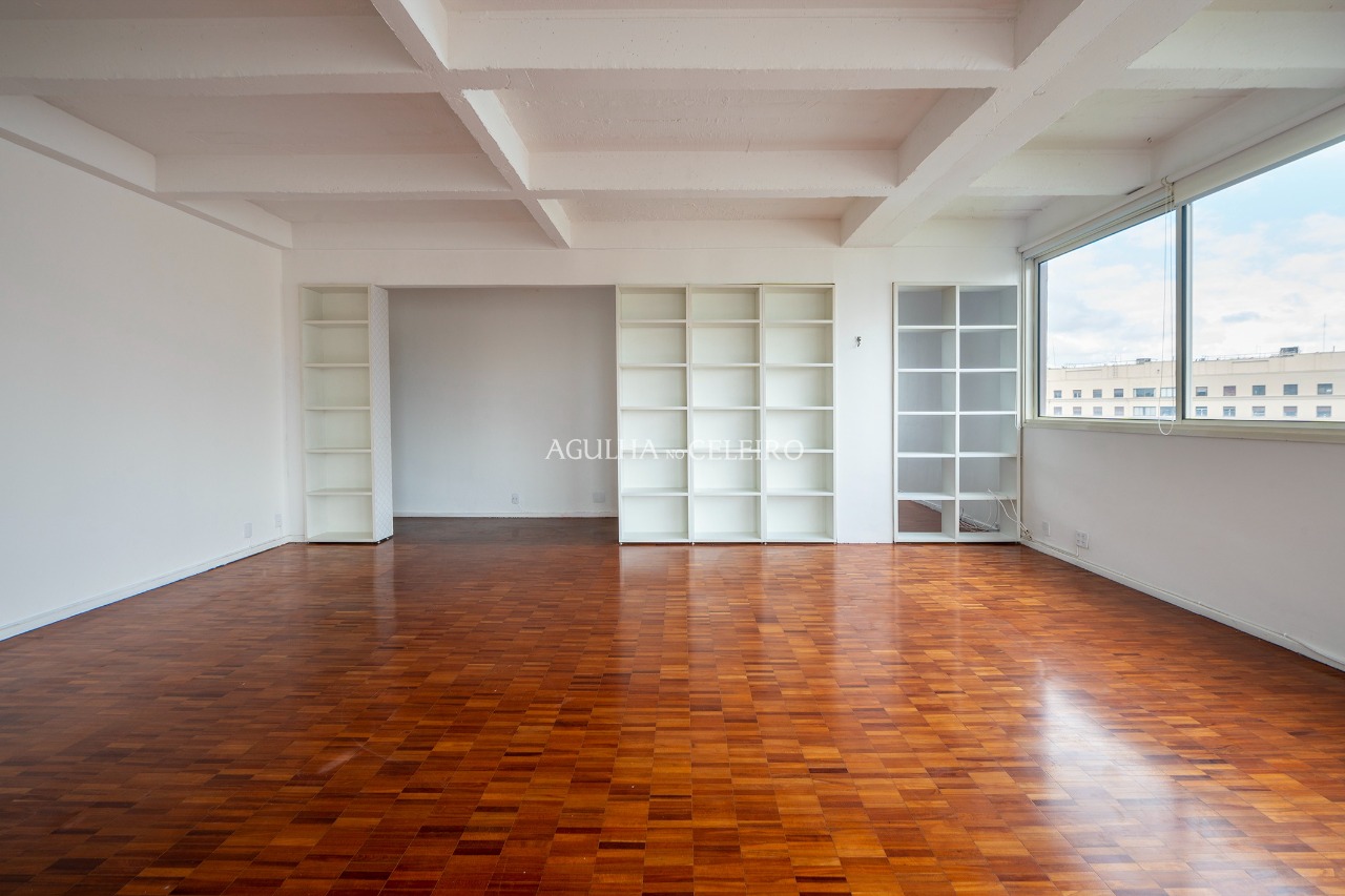 Apartamento amplo para reforma à venda no Jardim Europa – 13752