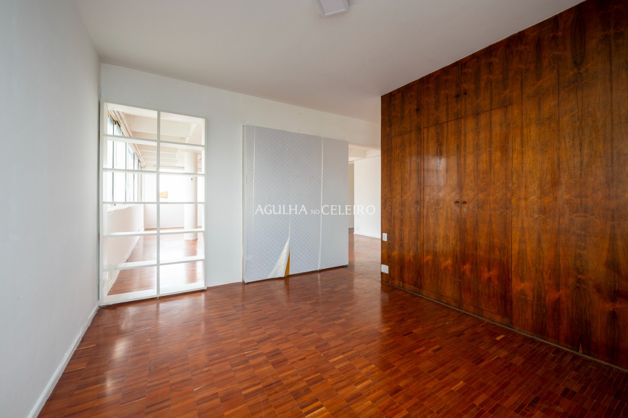 Apartamento amplo para reforma à venda no Jardim Europa – 13752