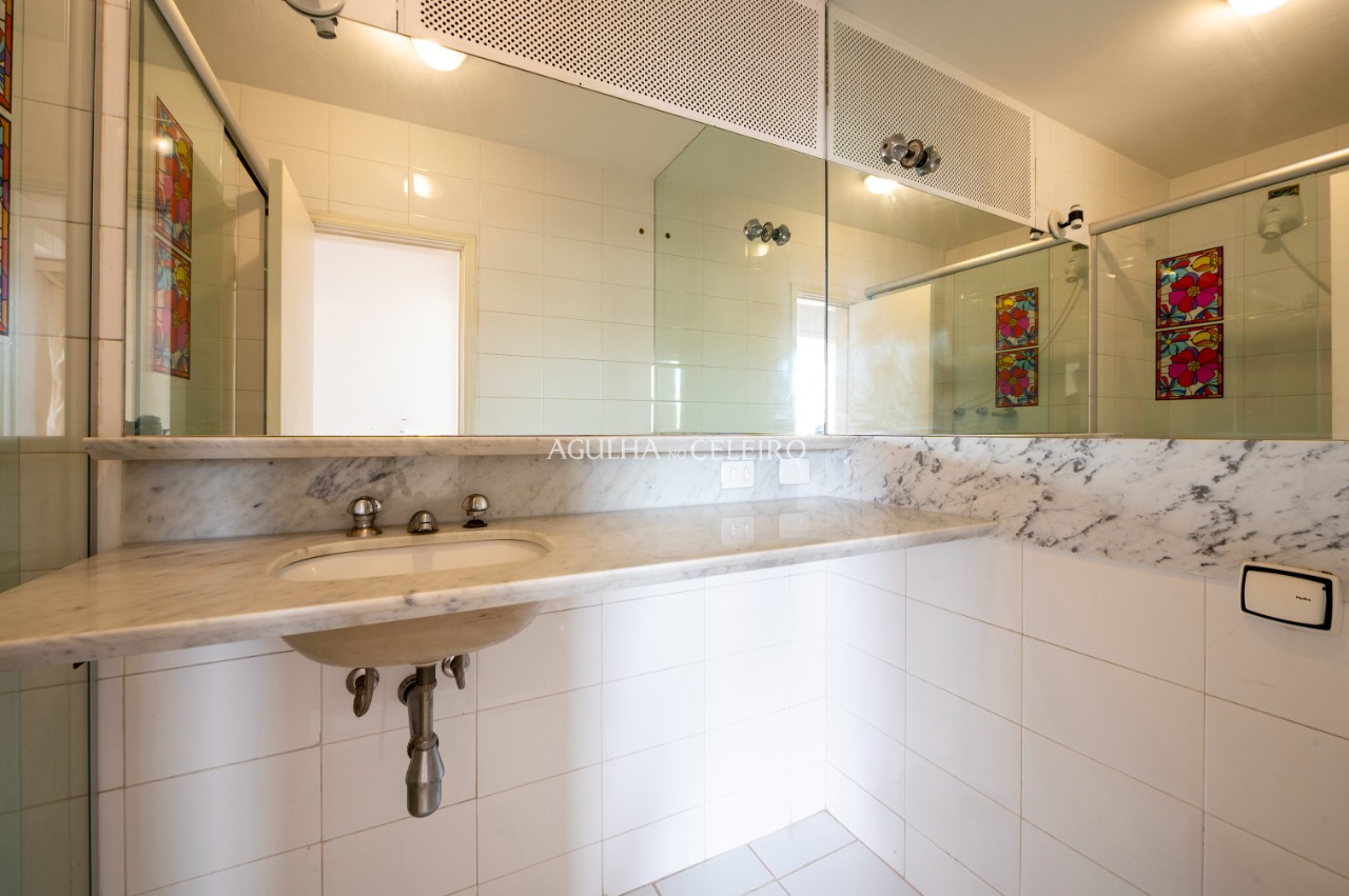 Apartamento amplo para reforma à venda no Jardim Europa – 13752