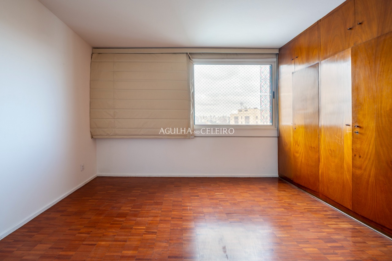 Apartamento amplo para reforma à venda no Jardim Europa – 13752