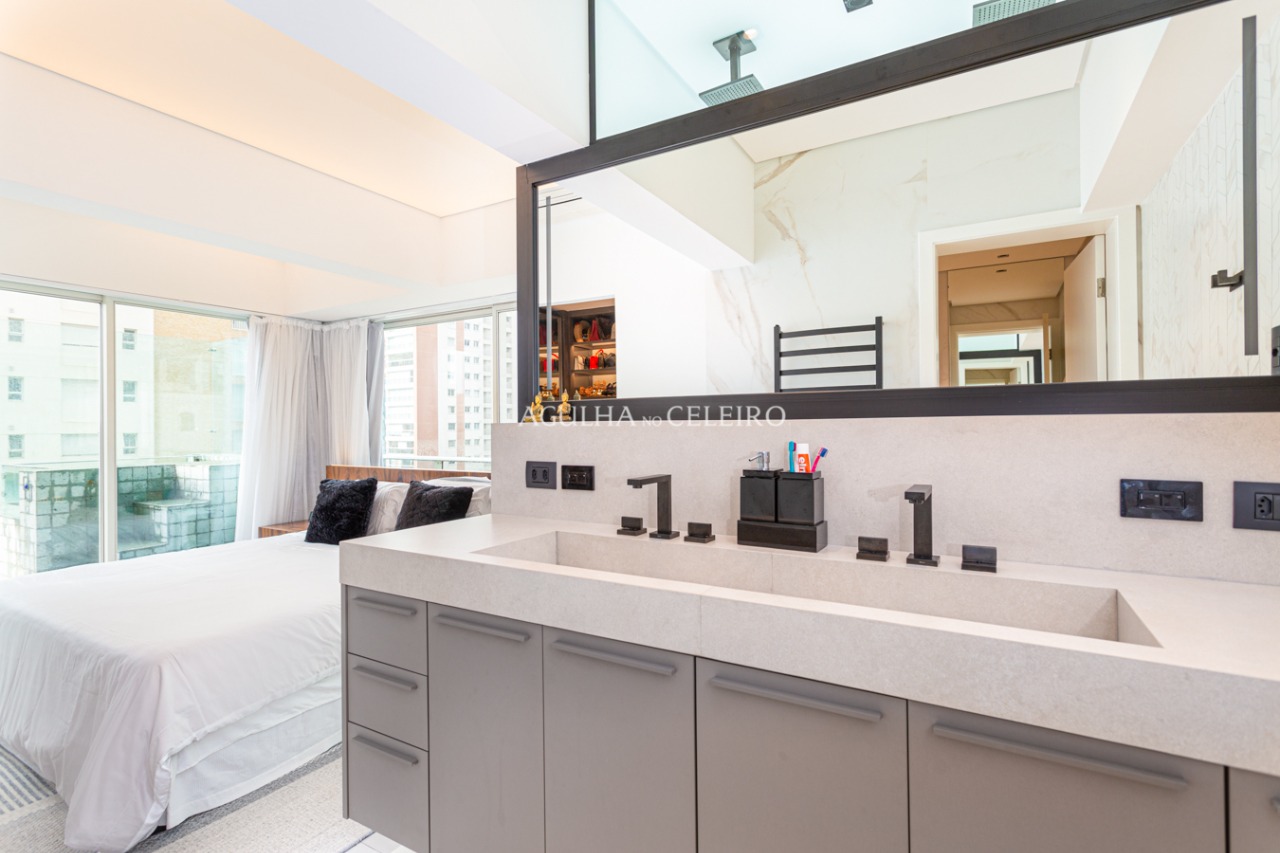 Apartamento impecável mobiliado e decorado á venda no Itaim Bibi. – 9158 - Quarto A Suite Master-9