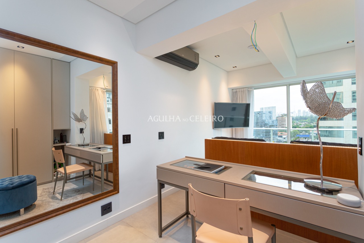 Apartamento impecável mobiliado e decorado á venda no Itaim Bibi. – 9158 - Quarto B Suite-2