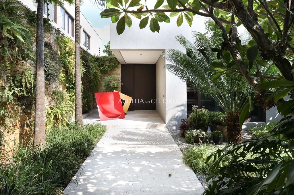 Casac contemporânea e impactante para venda no Jardim Paulistano. – CA1265