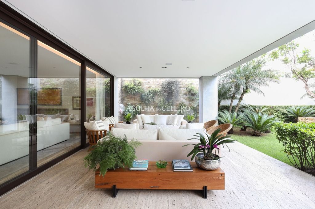 Casac contemporânea e impactante para venda no Jardim Paulistano. – CA1265