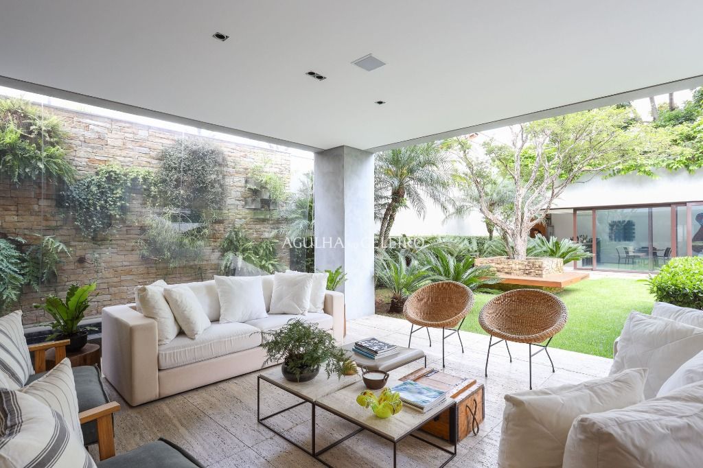 Casac contemporânea e impactante para venda no Jardim Paulistano. – CA1265