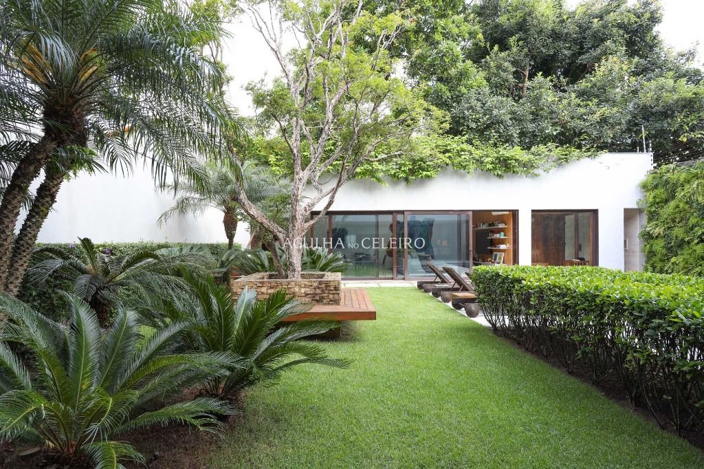 Casac contemporânea e impactante para venda no Jardim Paulistano. – CA1265