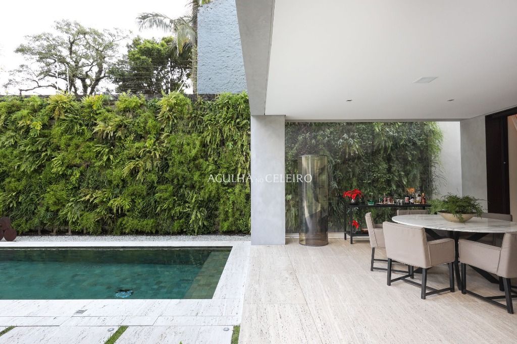 Casac contemporânea e impactante para venda no Jardim Paulistano. – CA1265