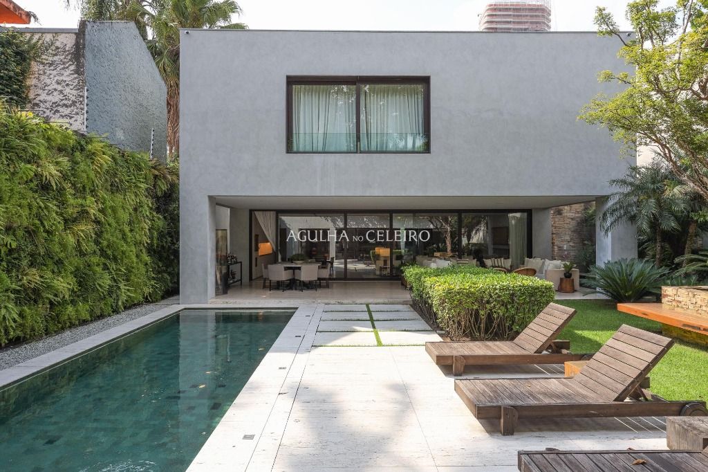 Casac contemporânea e impactante para venda no Jardim Paulistano. – CA1265