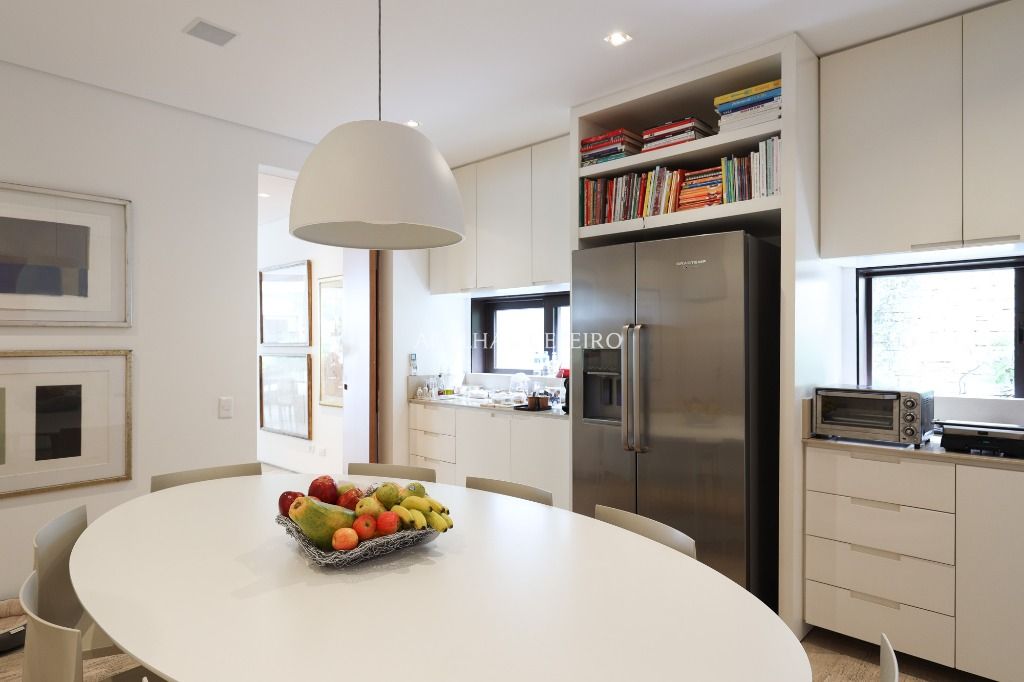 Casac contemporânea e impactante para venda no Jardim Paulistano. – CA1265