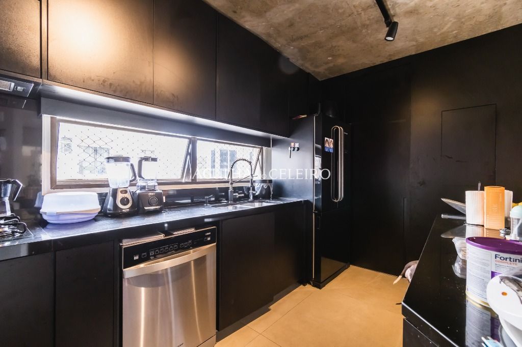 Cobertura charmosa no miolo do Itaim para venda. – CO0852