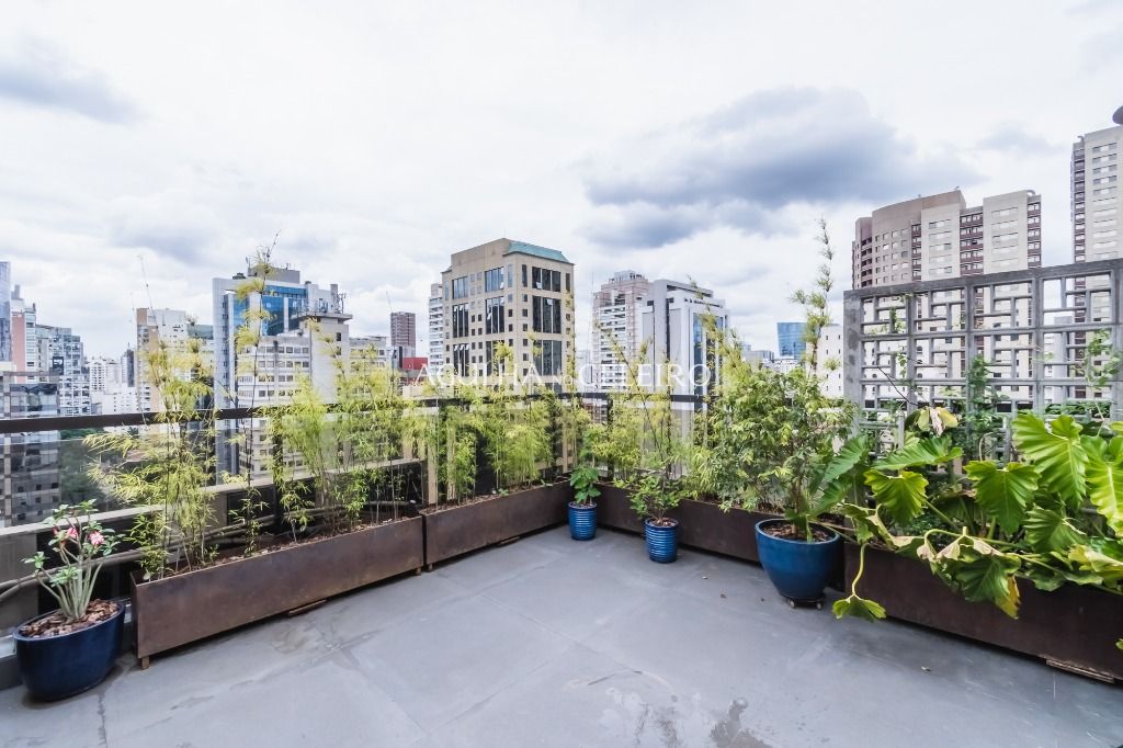 Cobertura charmosa no miolo do Itaim para venda. – CO0852