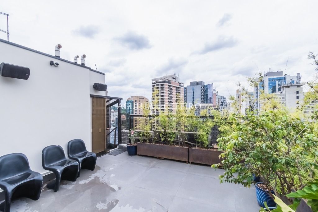 Cobertura charmosa no miolo do Itaim para venda. – CO0852