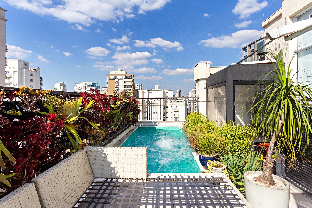Cobertura com piscina para venda e locação na Vila Nova Conceição – CO0102