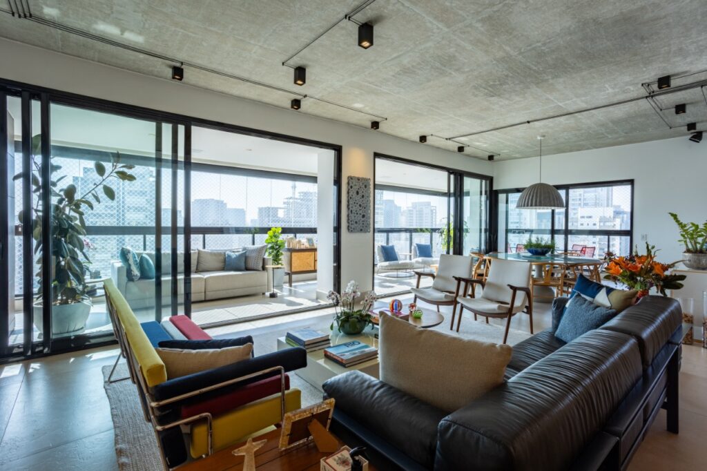 Vista deslumbrante do skyline, acabamentos exclusivos e tecnologia de ponta. – 13177