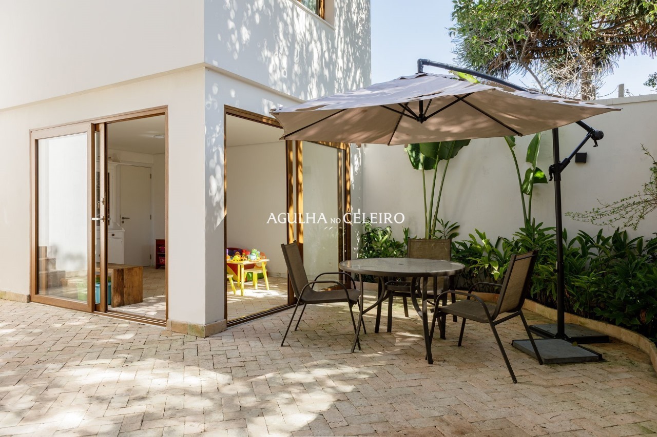 Casa reformada à venda em Moema – 16647