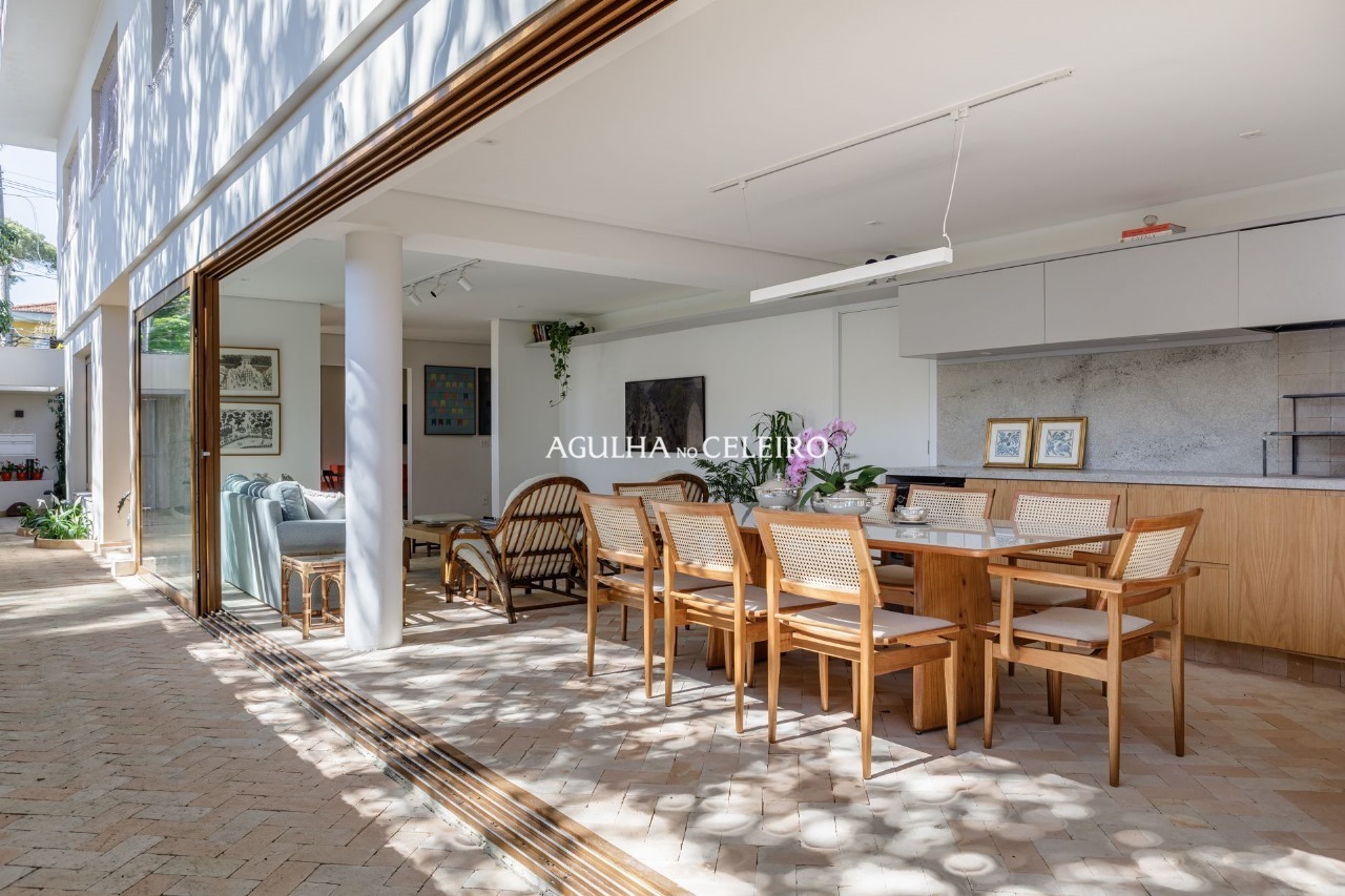 Casa reformada à venda em Moema – 16647