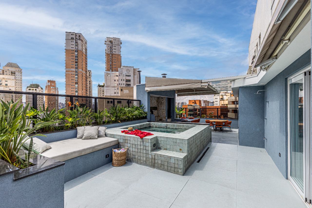 Cobertura reformada com piscina à venda em Moema – 16735 - 1 (1)