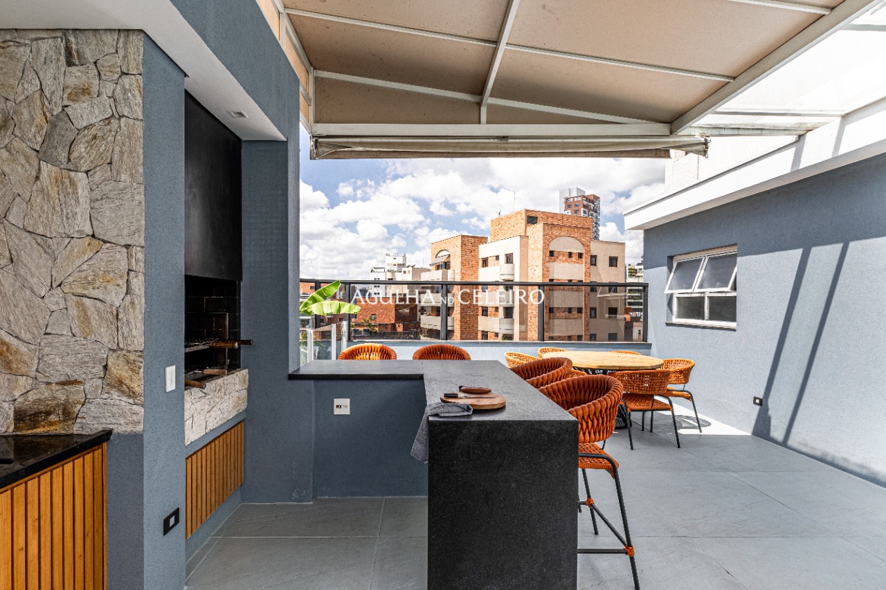 Cobertura reformada com piscina à venda em Moema – 16735