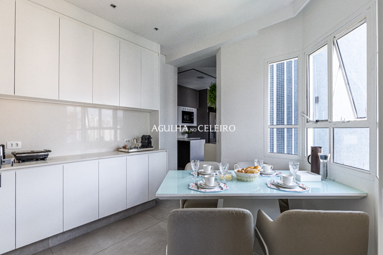 Cobertura reformada com piscina à venda em Moema – 16735