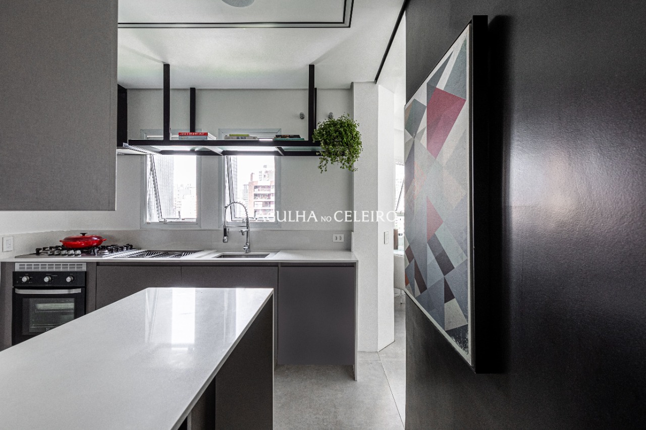 Cobertura reformada com piscina à venda em Moema – 16735