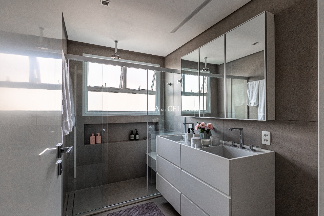 Cobertura reformada com piscina à venda em Moema – 16735