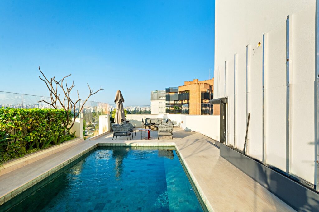 Cobertura linda, com piscina à venda na Vila Nova Conceição – 16453