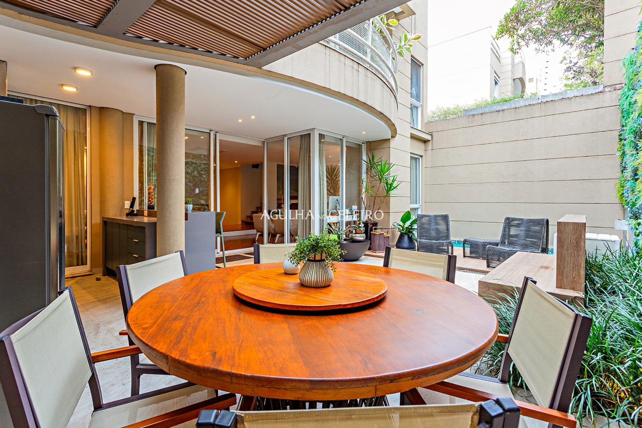 Casa em condomínio fechado em uma das melhores ruas da Vila Madalena. – CA0464