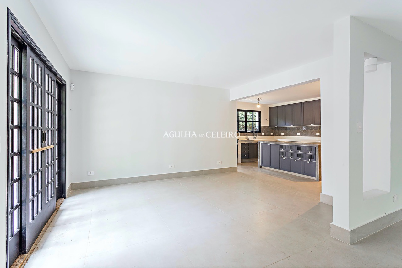 Delicioso quintal e muito alto astral para venda em Alto de Pinheiros. – CA1202