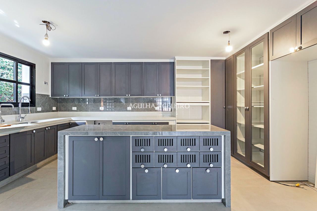 Delicioso quintal e muito alto astral para venda em Alto de Pinheiros. – CA1202