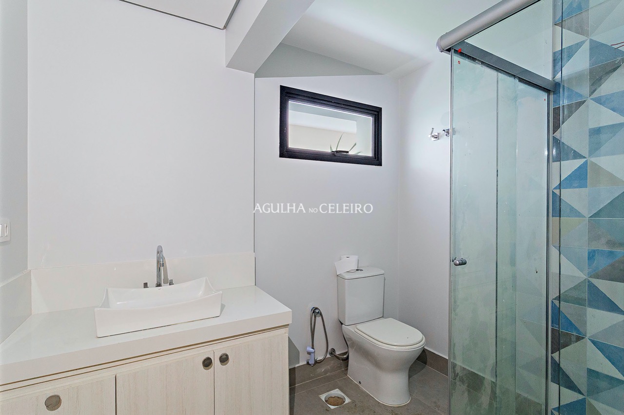 Delicioso quintal e muito alto astral para venda em Alto de Pinheiros. – CA1202