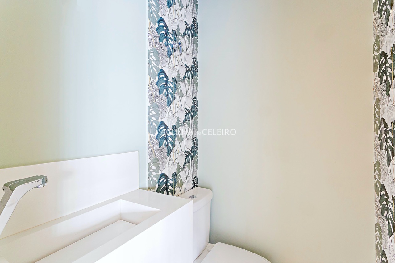 Delicioso quintal e muito alto astral para venda em Alto de Pinheiros. – CA1202