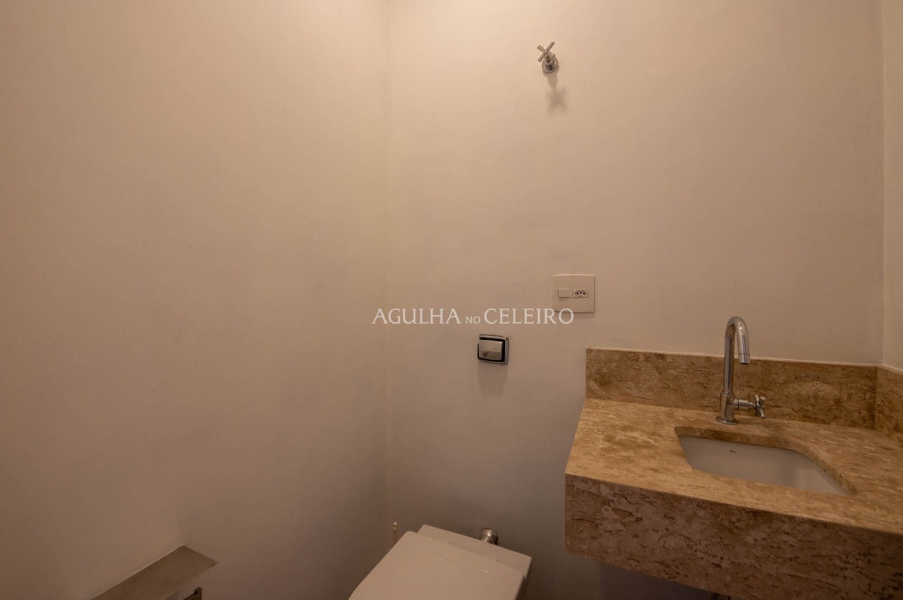 Apartamento com varanda no Itaim em rua tranquila. – 17276