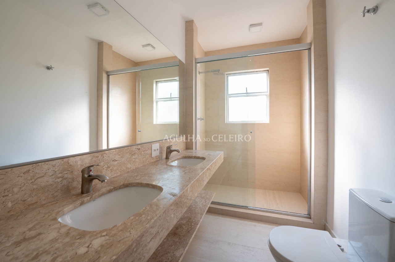 Apartamento com varanda no Itaim em rua tranquila. – 17276