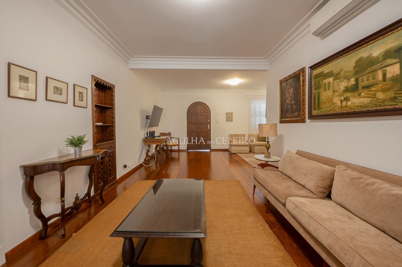 Casa clássica para venda no Jardim Europa. – CA0062