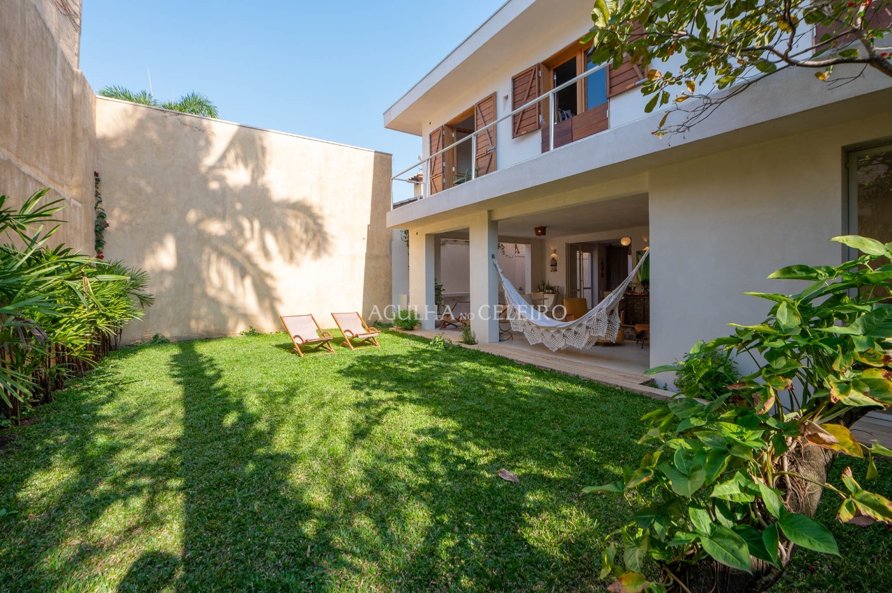 Casa com quintal à venda na Alto de Pinheiros – 17099