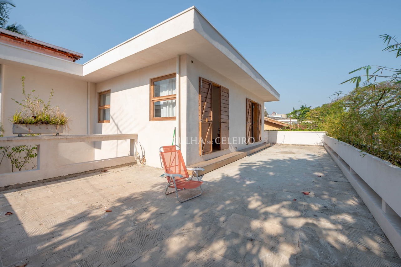 Casa com quintal à venda na Alto de Pinheiros – 17099