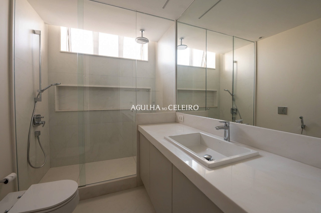 Apartamento à venda em localização estratégica e desejada no Jardim América. – AP3180