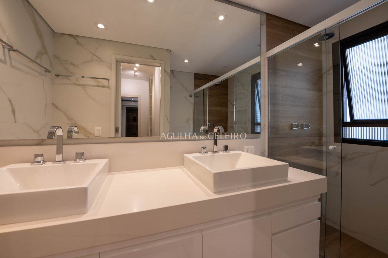 Apartamento reformado à venda em Moema – AP4235