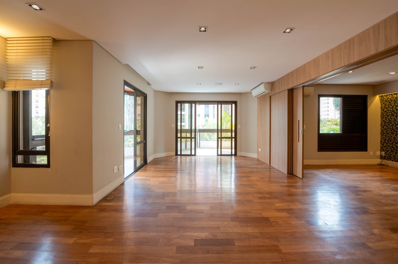 Apartamento reformado à venda em Moema – AP4235