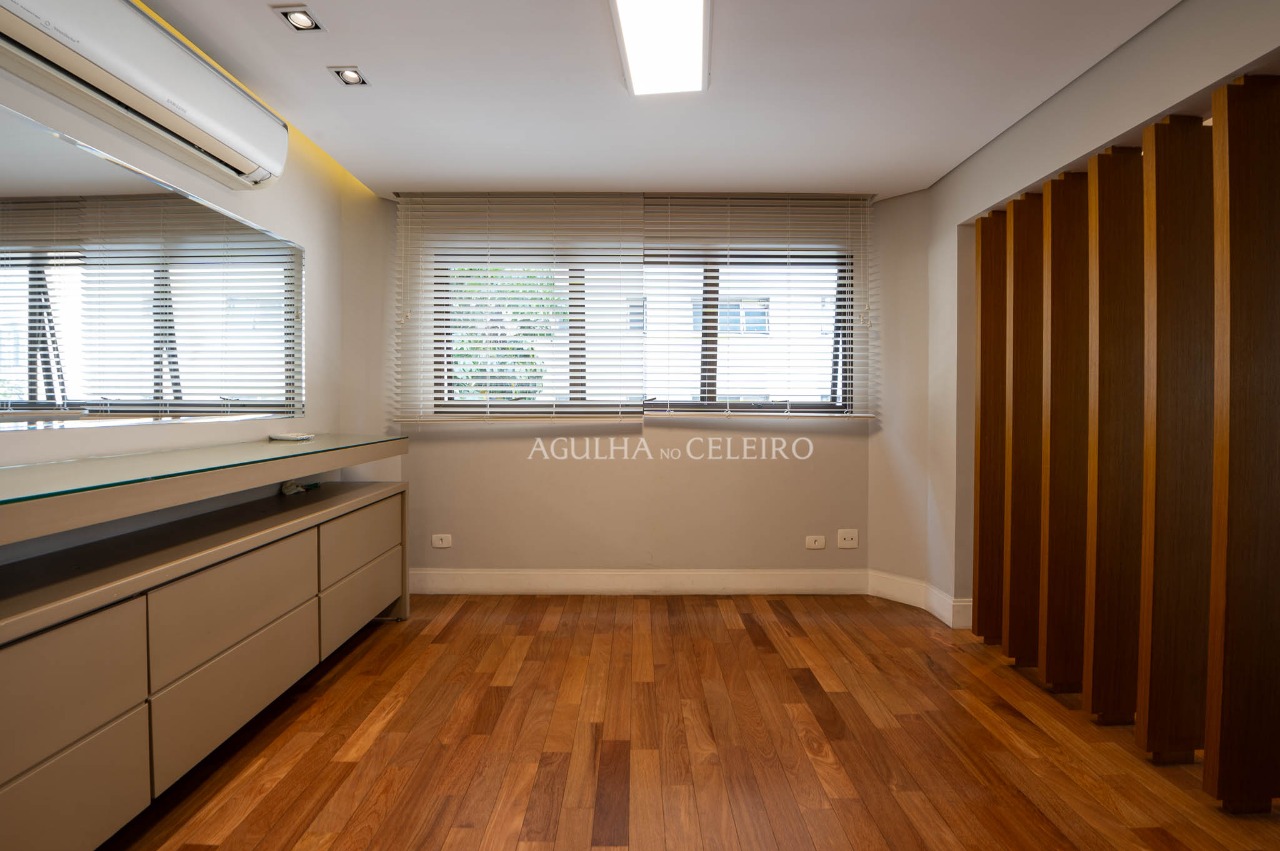 Apartamento reformado à venda em Moema – AP4235