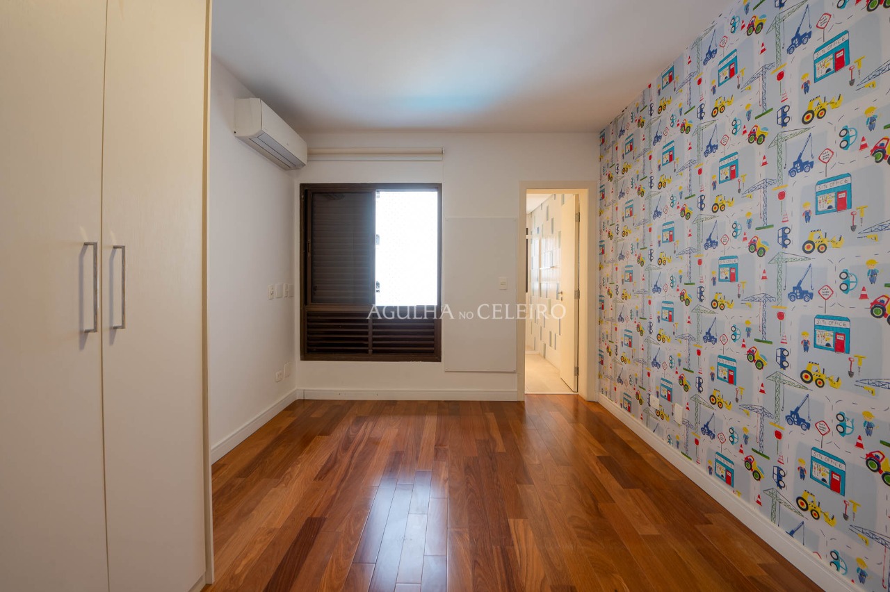 Apartamento reformado à venda em Moema – AP4235