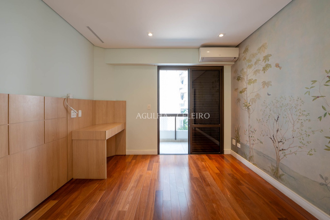Apartamento reformado à venda em Moema – AP4235