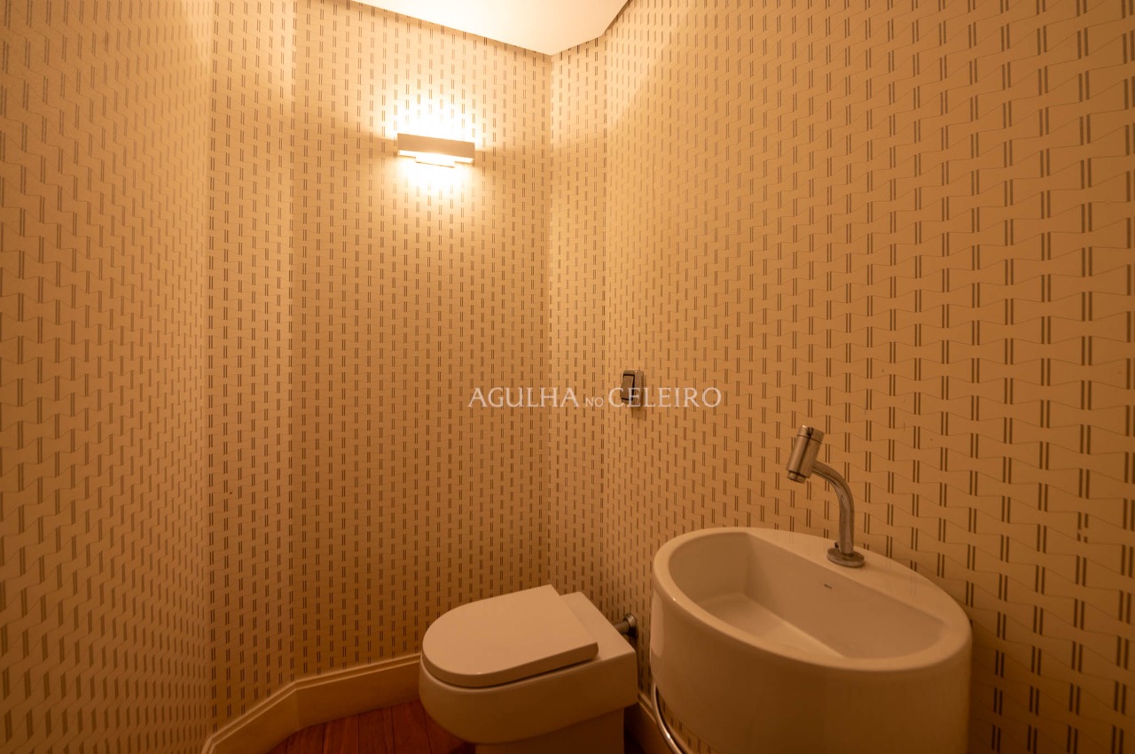 Apartamento reformado à venda em Moema – AP4235