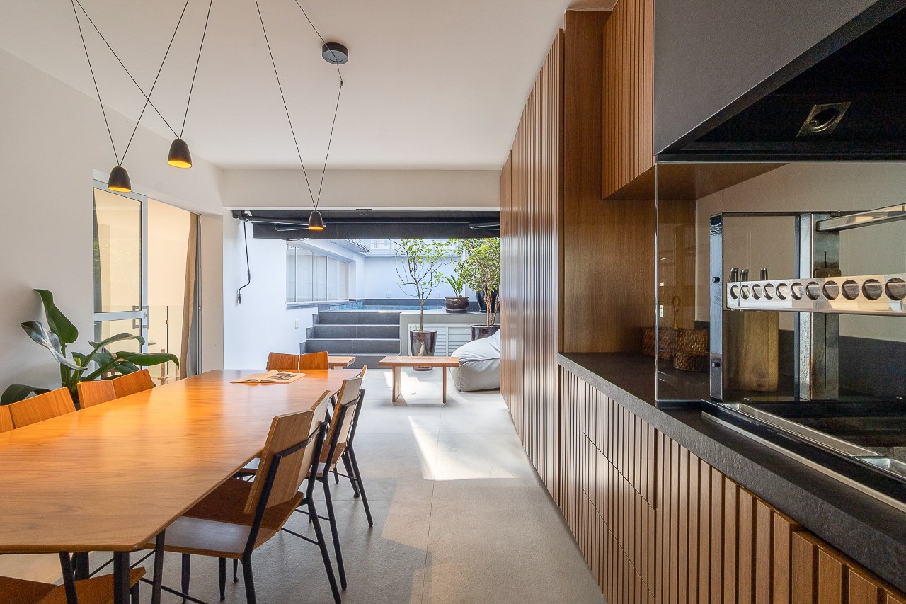 Cobertura com projeto moderno, iluminado e área externa super relaxante, no melhor do Itaim Bibi. – CO0570